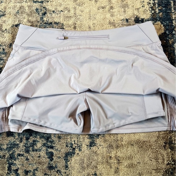 Lululemon Play Off The Pleats Skirt 13” Size 10 In Silver Lilac - Picture 6 of 7